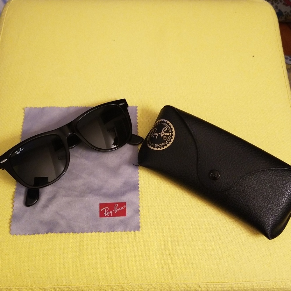 Authentic Ray-ban wayferer sunglasses - 54